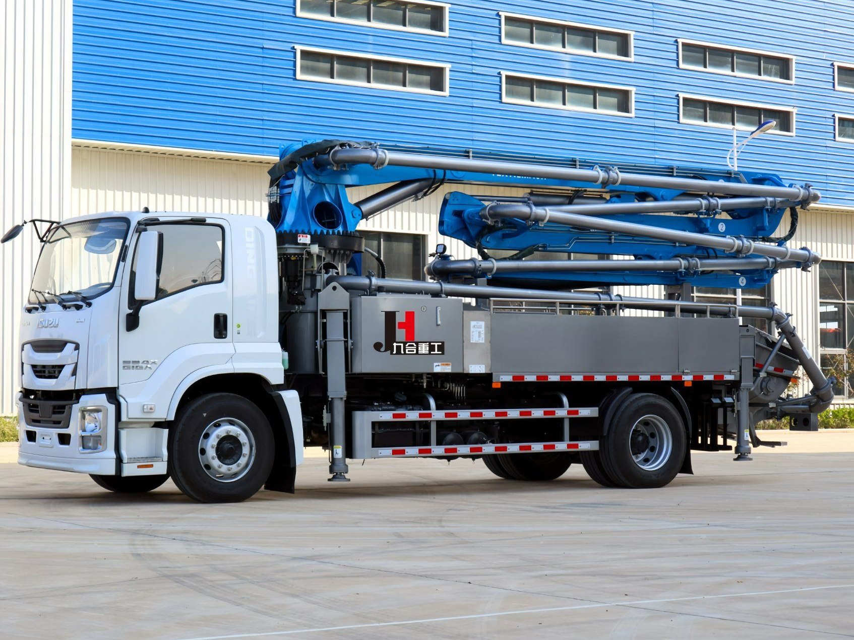 JIUHE  FAW/HOWO 4X2 Lifting Machinery Truck Mounted Crane - 02_1019a5a91bb7c5aa2f0febef5707018d.jpg
