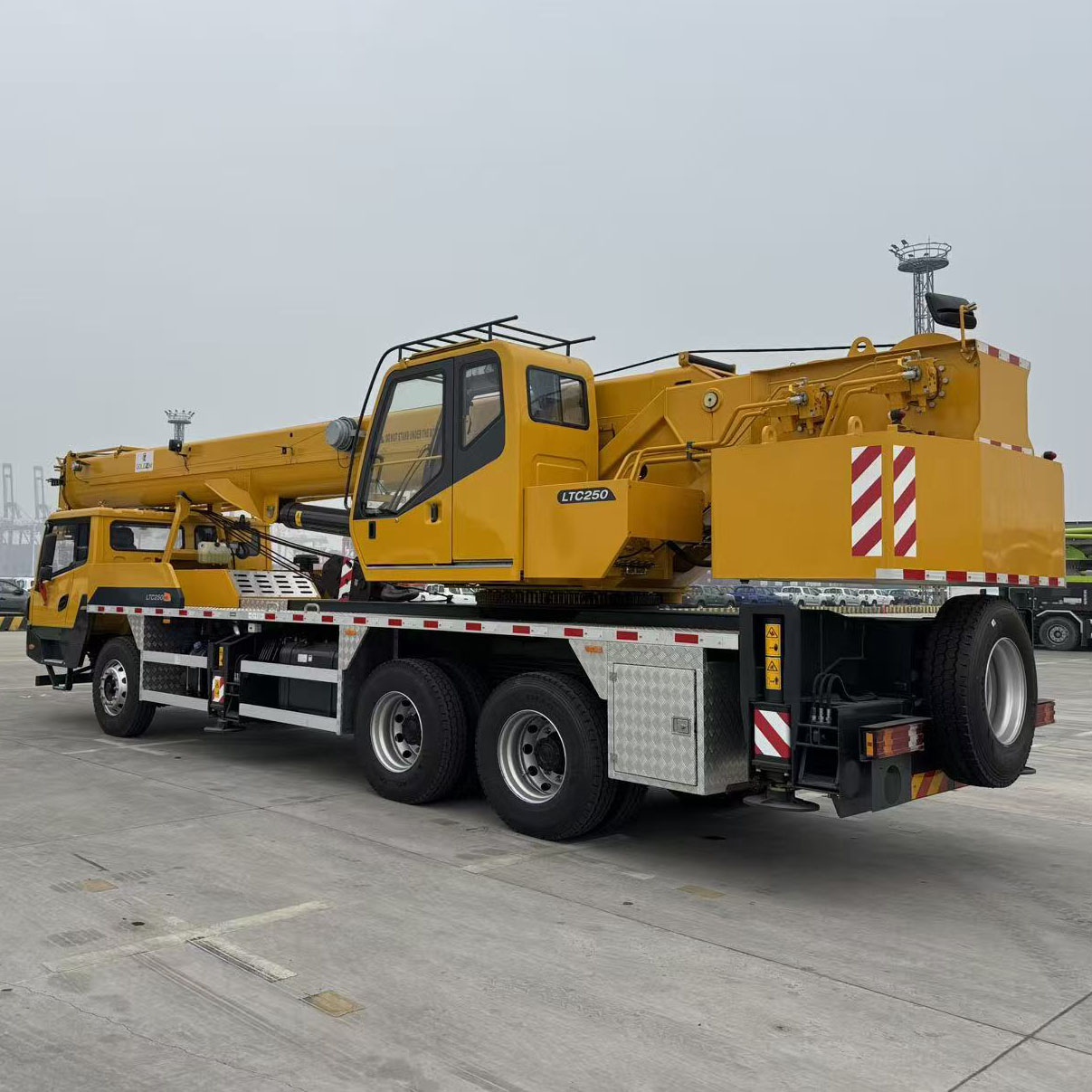LIUGONG LTC250V5 Lifting Machinery Truck Crane - 03_28466648b7e5fb969be445eddda6a29b.jpg