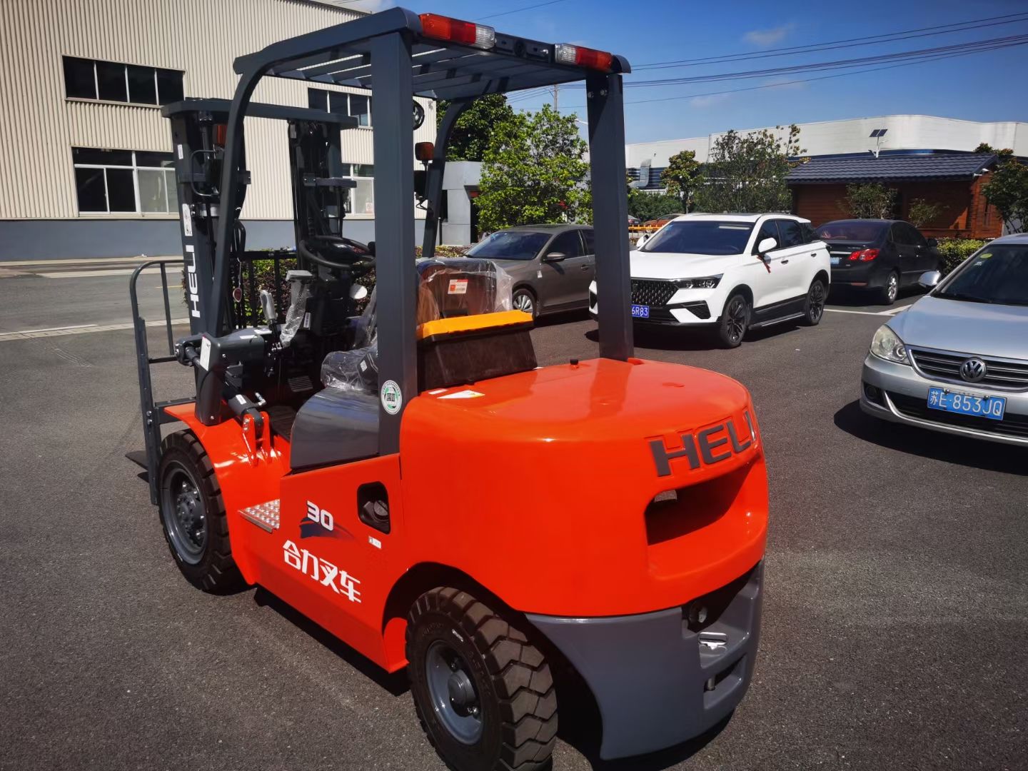 HELI CPCD30 Logistics Machinery Forklift - 04_5e1b5f920f455b0a49e31e25f2f8a246.jpg