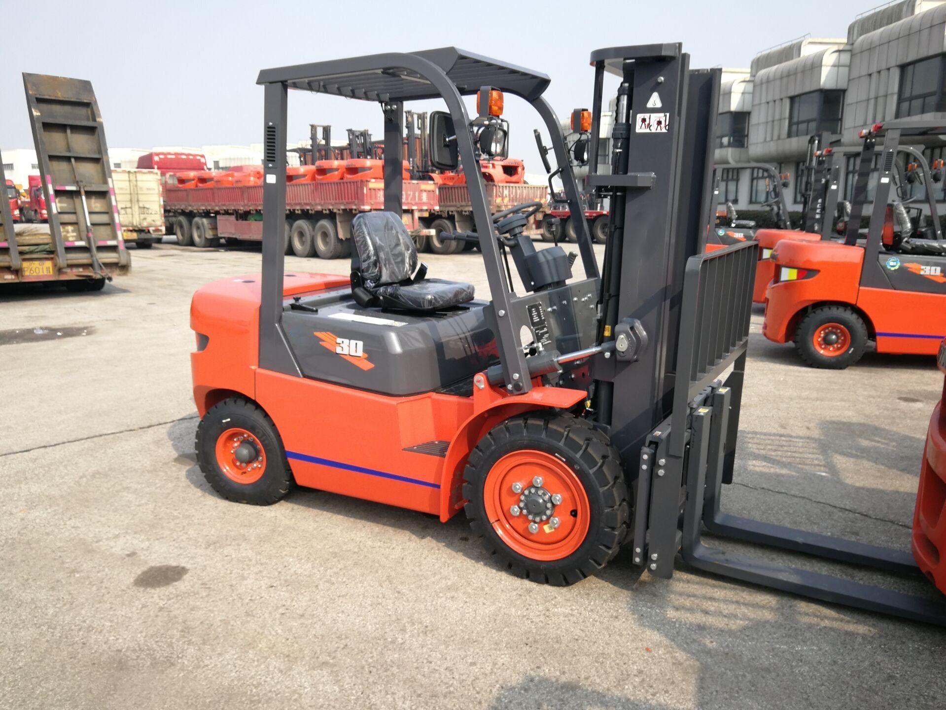 LONKING FD35T Logistics Machinery Forklift - 04_82a0e5e398de930917e9b8675fc8784a.jpg