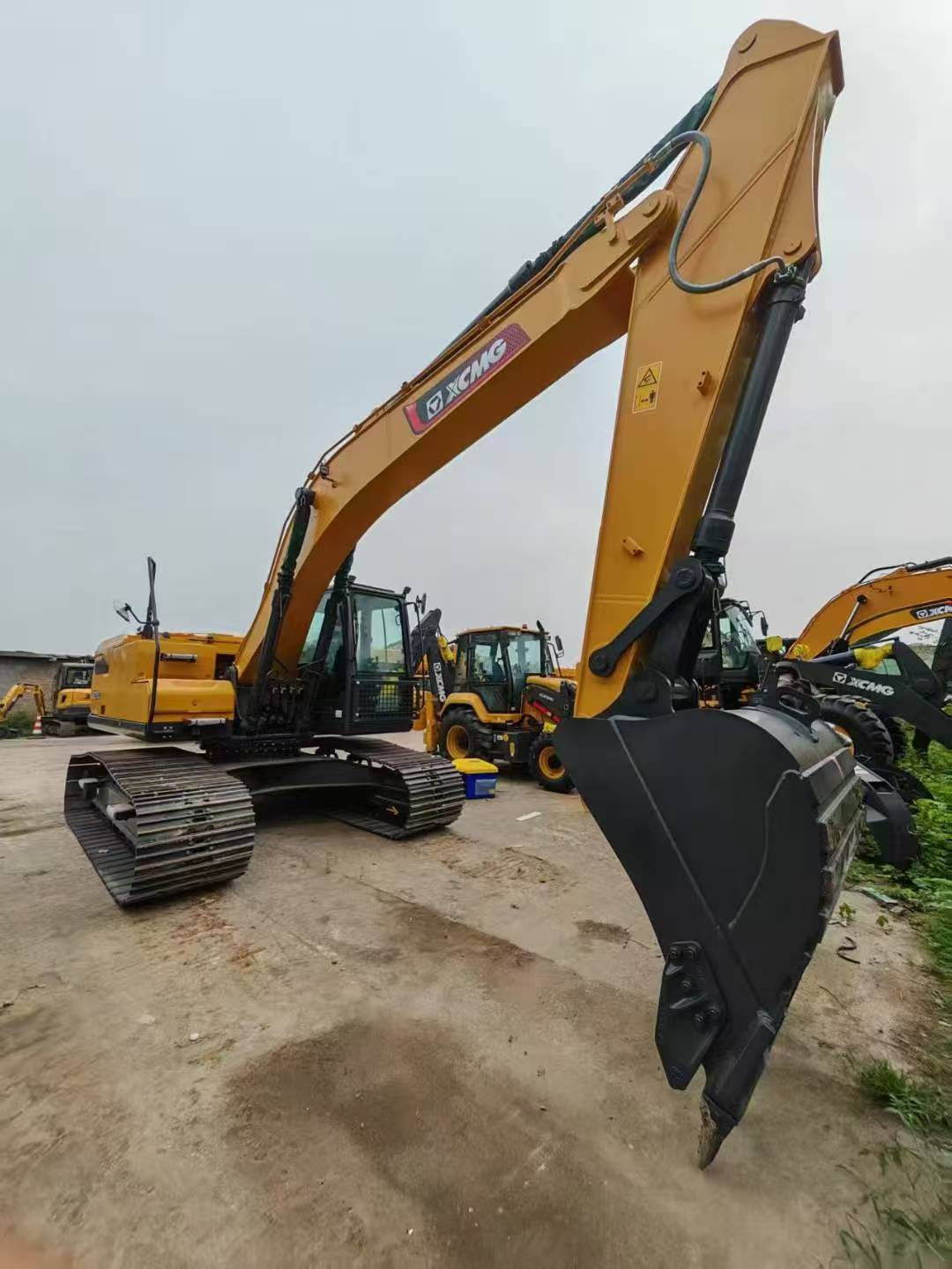 XCMG XE215C Earthmoving Machinery Crawler Excavator - 04_a0202dee92878381b145e88b3d0d8a3b.jpg