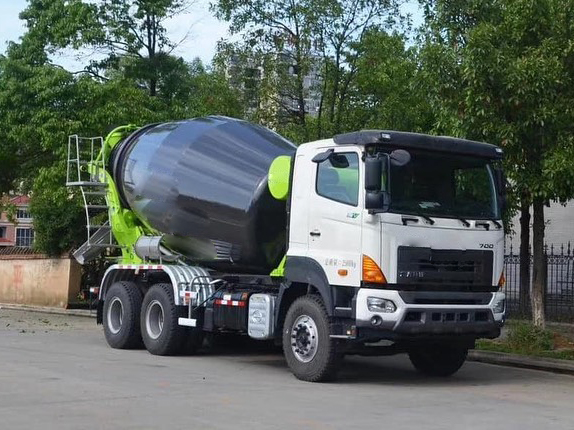 ZOOMLION  RT100 Concrete Machinery Concrete Mixer Truck - 04_b541eeec0d22833cedbc67d6d376681f.jpg