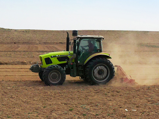 ZOOMLION RS1604 Agricultural Machinery Farm Tractor - 04_c8579501f1c22022e68a36025ab4a249.jpg