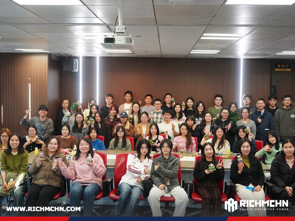 Lonchain Group Holds Christmas Creative Activity