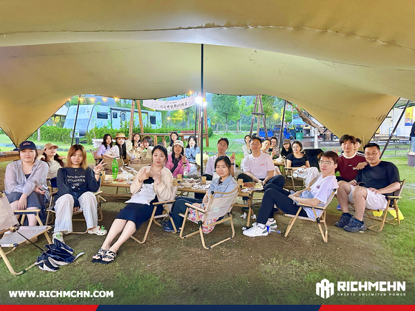 Lonchain Group Team Enjoys Coastal Retreat in Xiangshan
