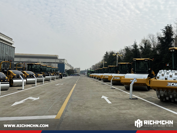 China Clients Visited XCMG Factory