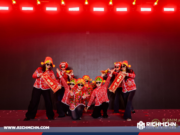 Lonchain Group Shines at Annual Gala and Embarks on a New Journey