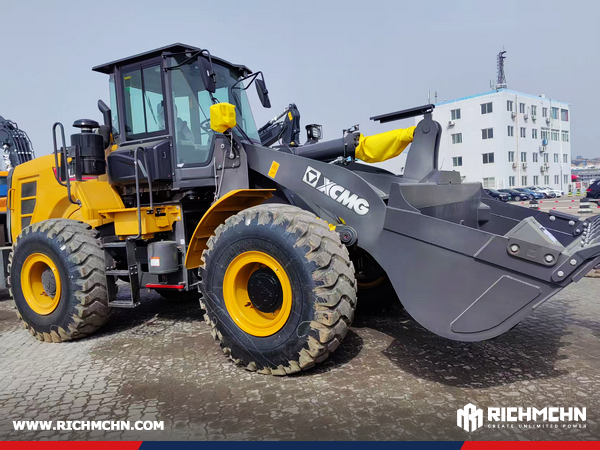 Algeria - 1 Unit XCMG XP203 Road Roller & 1 Unit XCMG XD103 Road Roller & 1 Unit XCMG GR215 Motor Grader & 1 Unit XCMG ZL50GN Wheel Loader