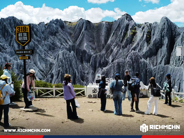 Lonchain Group Journey to Western Sichuan: Chasing Dreams and Moving Forward Together