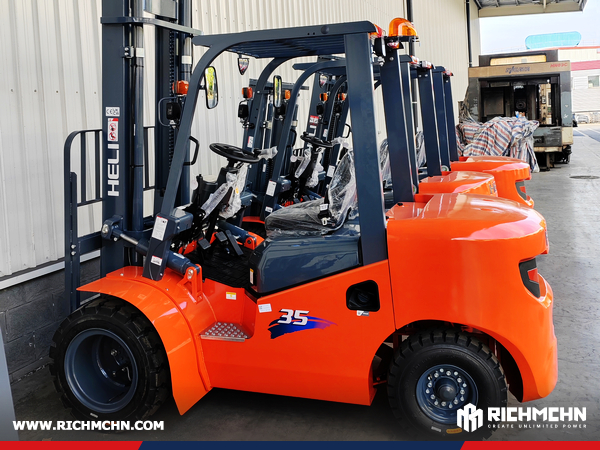 Argentina - 1 Unit HELI CPCD35 Diesel Forklift & 1 LUTONG LTD1604-4 Farm Tractor & 1 XCMG XC870K Backhoe loader & 1 XC740K Skid Steer Loader & 3 XE215C Crawler Ecavators & 3 XC938 Wheel Loaders