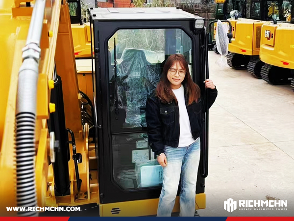 Lonchain Group Team Visits Suzhou Factory for Vlog Production