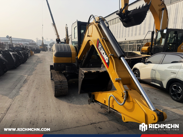 Marshall Islands - 1 Unit XCMG XE60G PRO Crawler Excavator & 1 GR165 Motor Grader