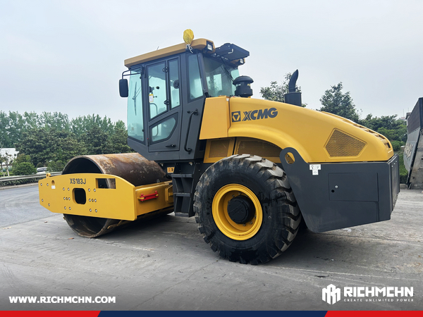 Guinea - 1 Unit XCMG XS183J Road Roller