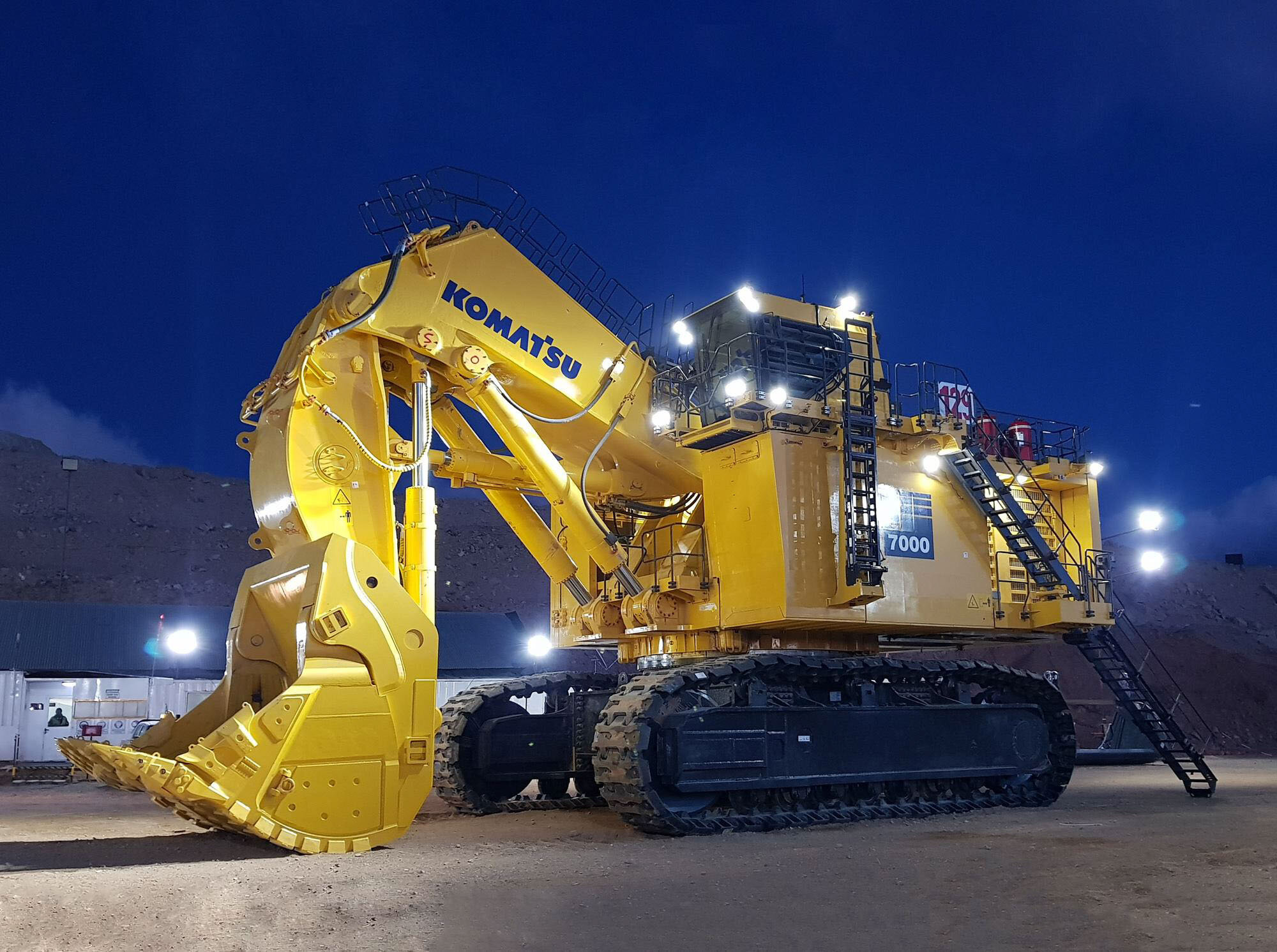 KOMATSU