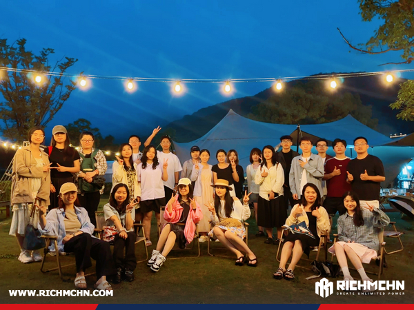 Lonchain Group Team Enjoys Coastal Retreat in Xiangshan