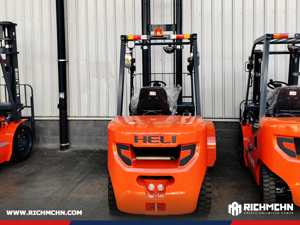 Argentina - 1 Unit HELI CPCD35 Diesel Forklift & 1 LUTONG LTD1604-4 Farm Tractor & 1 XCMG XC870K Backhoe loader & 1 XC740K Skid Steer Loader & 3 XE215C Crawler Ecavators & 3 XC938 Wheel Loaders