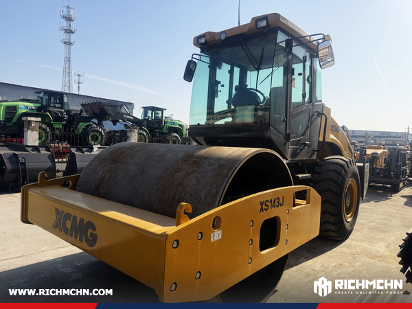 Algeria - 1 Unit XCMG ZL50GN Wheel Loader & 1 XS143J Road Roller & 1 GR215 Motor Grader