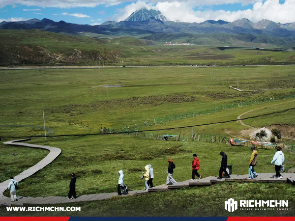 Lonchain Group Journey to Western Sichuan: Chasing Dreams and Moving Forward Together