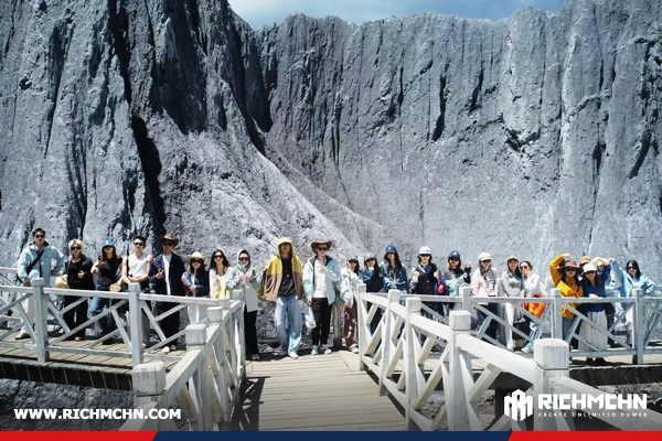 Lonchain Group Journey to Western Sichuan: Chasing Dreams and Moving Forward Together