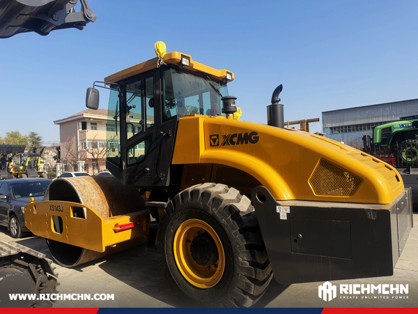 Algeria - 1 Unit XCMG ZL50GN Wheel Loader & 1 XS143J Road Roller & 1 GR215 Motor Grader