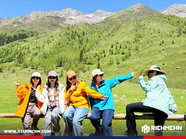 Lonchain Group Journey to Western Sichuan: Chasing Dreams and Moving Forward Together
