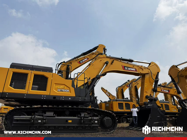 China Client Visited XCMG Factory