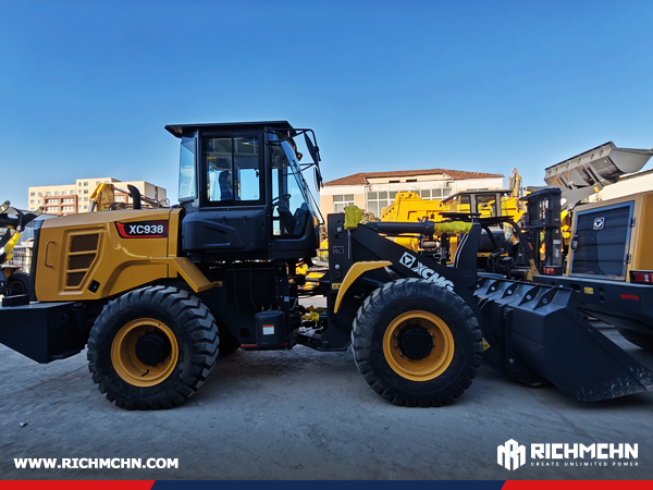 Argentina - 1 Unit HELI CPCD35 Diesel Forklift & 1 LUTONG LTD1604-4 Farm Tractor & 1 XCMG XC870K Backhoe loader & 1 XC740K Skid Steer Loader & 3 XE215C Crawler Ecavators & 3 XC938 Wheel Loaders