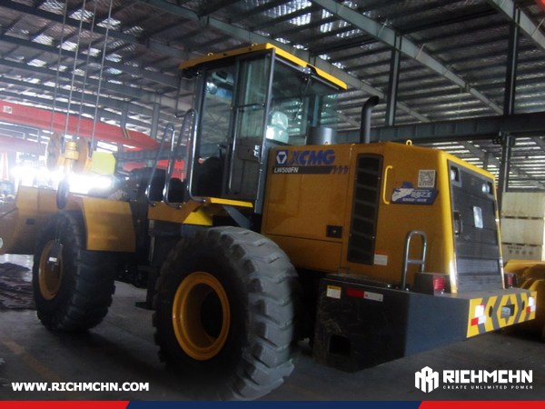 Somalia - 1 Unit XCMG LW500FN Wheel Loader & 1 GR215 Motor Grader & 1 XS143J Road Roller
