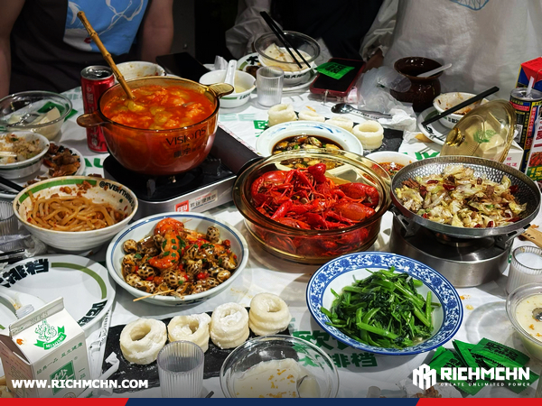 Lonchain Group Holds Team-Building Gathering to Strengthen Team Spirit