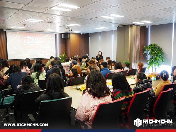 Lonchain Group Holds Christmas Creative Activity