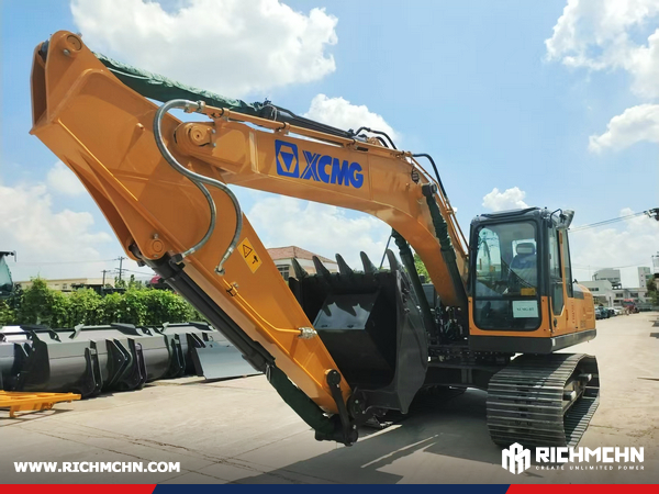 Argentina - 1 Unit HELI CPCD35 Diesel Forklift & 1 LUTONG LTD1604-4 Farm Tractor & 1 XCMG XC870K Backhoe loader & 1 XC740K Skid Steer Loader & 3 XE215C Crawler Ecavators & 3 XC938 Wheel Loaders