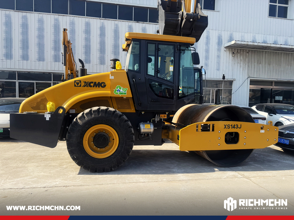 Algeria - 1 Unit XCMG ZL50GN Wheel Loader & 1 XS143J Road Roller & 1 GR215 Motor Grader