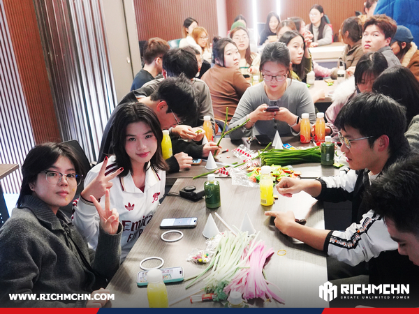 Lonchain Group Holds Christmas Creative Activity