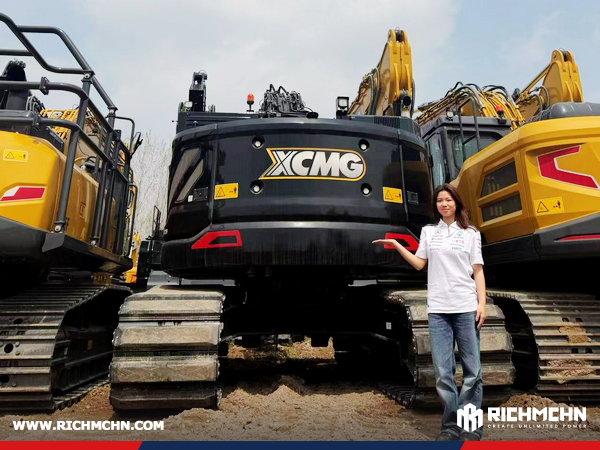 China Client Visited XCMG Factory