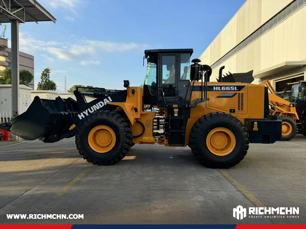 Canada - 2 Units HYUNDAI HL665XL Wheel Loaders